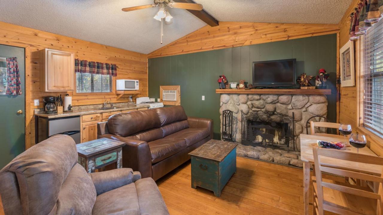 Whispering Pine Cabins 鲁伊多索 外观 照片