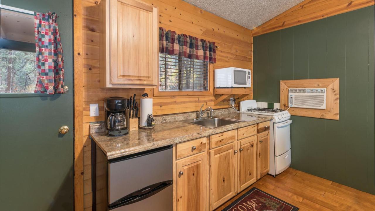Whispering Pine Cabins 鲁伊多索 外观 照片